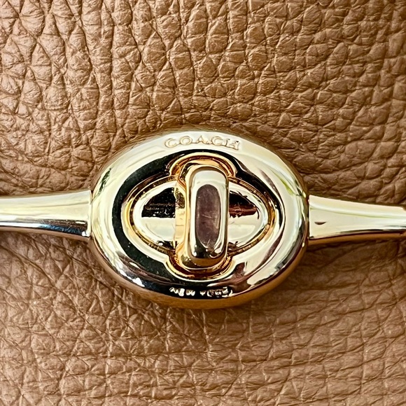 NEW Women’s Arlene Coach Moccasin Loafer, Tan, Size US 7. - Picture 13 of 15